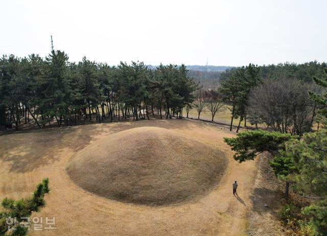 익산 쌍릉 중 대왕묘. 백제 무왕의 무덤으로 추정하지만 특정하지는 못하고 있다.