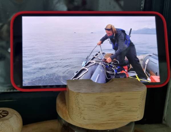 에어팟 프로 2세대의 공간 음향을 경험하기 위해 애플 TV+ 시리즈 다큐멘터리 ‘패덤’을 감상했다. 정옥재 기자