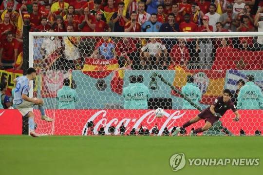 7일 스페인과의 16강전에서 승부차기에서 활약한 모로코 골키퍼 야신 부누.[EPA=연합뉴스]
