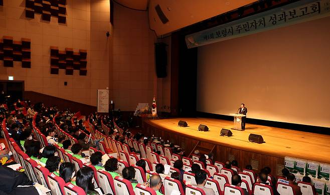 성과보고회에 참석한 김동일 보령시장 *재판매 및 DB 금지