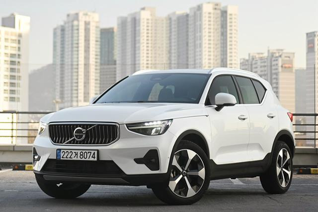 볼보 XC40 B4 AWD 울티메이트 브라이트