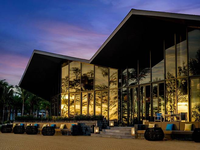 Amber Sands Beach Club ©Crowne Plaza Phu Quoc Starbay