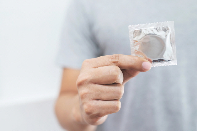 프랑스 마크롱 대통령이 18~25세를 대상으로 콘돔 무료제공을 발표했다./사진=클립아트코리아