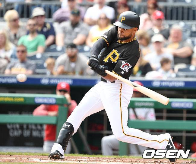 [OSEN=피츠버그(미국 펜실베이니아주), 최규한 기자]1회말 무사 선두타자로 나선 피츠버그 제이슨 마틴이 안타를 날리고 있다. 2019.04.07 /dreamer@osen.co.kr