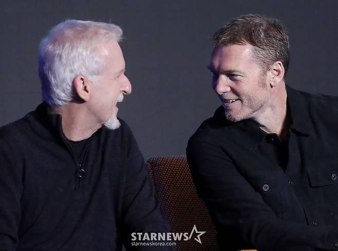 제임스 카메론 감독-샘 워싱턴 '즐거운 대화'[★포토]