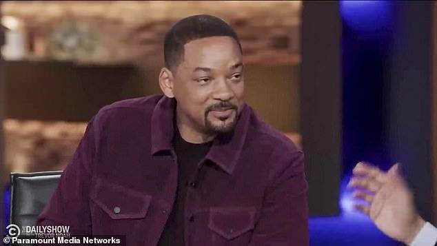 배우 윌 스미스가 최근 방송에 출연해 신작 홍보를 하는 모습. ‘데일리 쇼 위드 트레버 노아’ 캡처