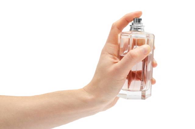 겨울에 머스크 향수를 쓰는 사람이 많은데, 지나친 사용은 금물이다.사진=게티이미지뱅크