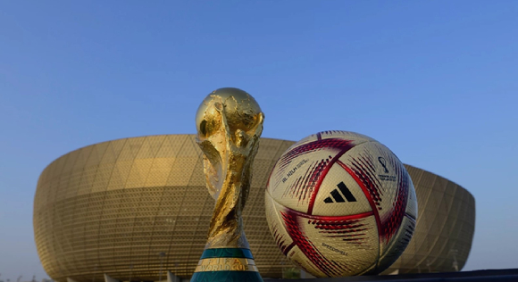 국제축구연맹(FIFA)이 2022 카타르월드컵 4강(준결승)부터 3, 4위전, 결승전에서 사용되는 새 공인구 '알 힐랄'을 공개했다. [사진=국제축구연맹(FIFA) 공식 홈페이지 캡쳐]