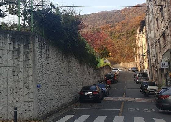 대구 달서구 이곡중학교 앞에 통학로가 조성되기 전 모습. 사진 대구시교육청