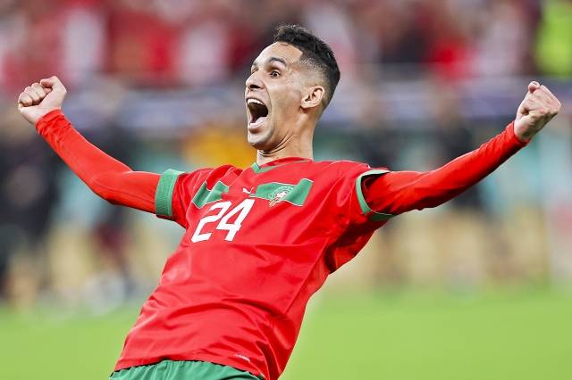 모로코 축구대표팀 바르드 바눈이 지난 10일(현지시간) 카타르 도하에서 열린 2022 카타르월드컵 8강전 포르투갈전 승리가 확정된 뒤 세리머니하고 있다. EPA연합뉴스