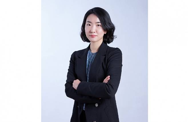 한국계 최초 '중견대기과학자상'을 수상한 강사라 UNIST 교수. UNIST 제공