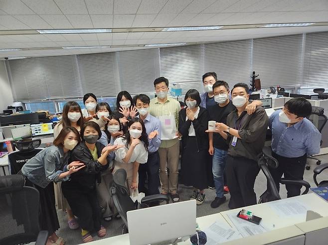 MBC '탐사기획 스트레이트'팀 단체사진. (사진=청암언론문화재단 제공)