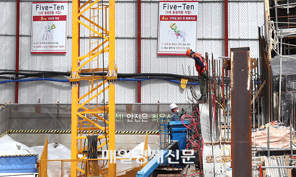 A construction site in Seoul [Photo by Lee Chung-woo]