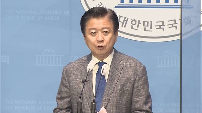 검찰 압수수색에 대한 입장을 밝히는 노웅래 의원<연합뉴스>