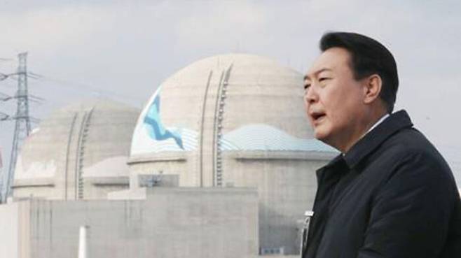 작년 12월 당시 윤석열 대선후보가 신한울 3·4호기서 원자력공약을 발표하는 모습 (사진=연합뉴스)