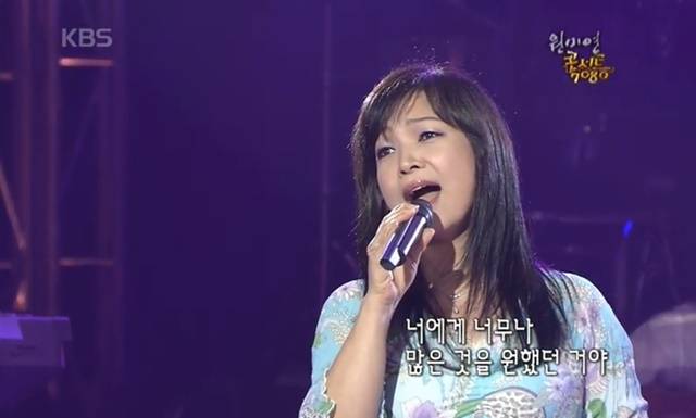 원미연은 2009년 싱글 '문득 떠오른 사람'을 발표하기까지 꽤 오랜기간 공백기를 가졌다. 최근 발라드 '바람아 불어라'(이창민 작사 작곡)으로 다시한번 원조 감성 발라드 여가수의 매력을 발산하고 있다. /KBS '콘서트7080'