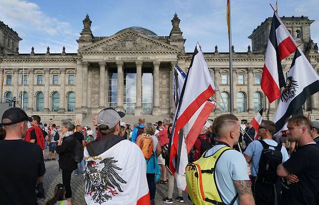 베를린 연방의사당 앞, 독일 극우들의 코로나 규제 반대시위. 2020년 8월29일 , 사진=게티이미지