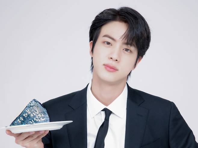 방탄소년단 진 'The Astronaut' 일본레코드협회 '골드' 디스크 인증.. 2022 유일 韓솔로 '최강 파워'