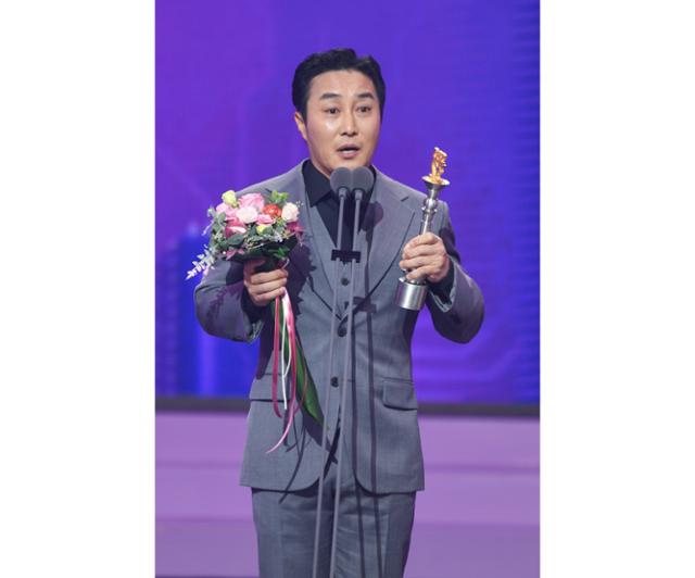 17일 '2022 SBS 연예대상'이 서울 마포구 상암동 SBS 프리즘타워에서 개최됐다. 김병만은 이날 에코브리티상을 수상했다. SBS 제공