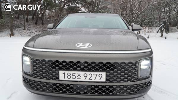 하이브리드 앞뒤 모습은 내연기관이랑 동일하다