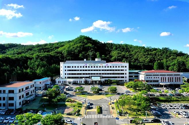 충북 제천시청 전경. 제천시 제공.