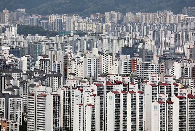 서울 중구 남산에서 바라본 서울시내 아파트. [연합]