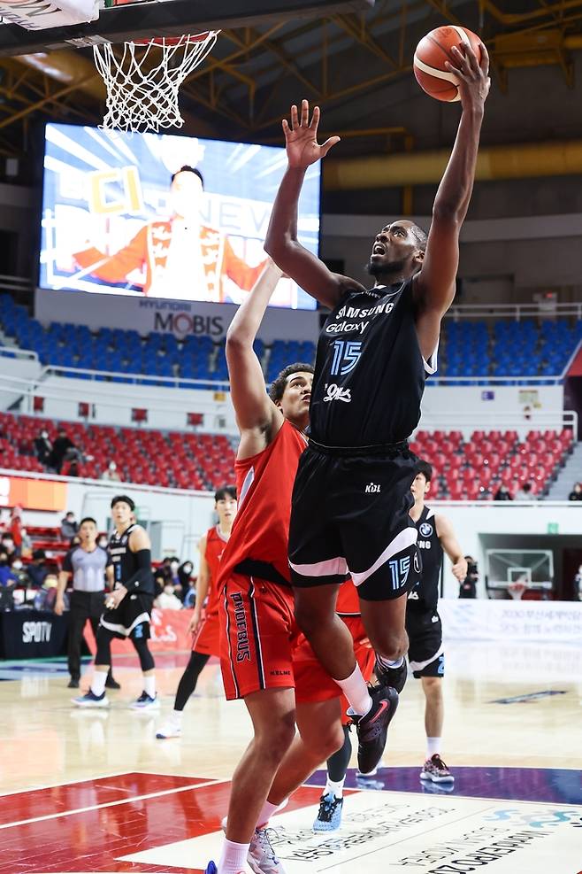 삼성 조나단 알렛지의 슛 [KBL 제공. 재판매 및 DB 금지]