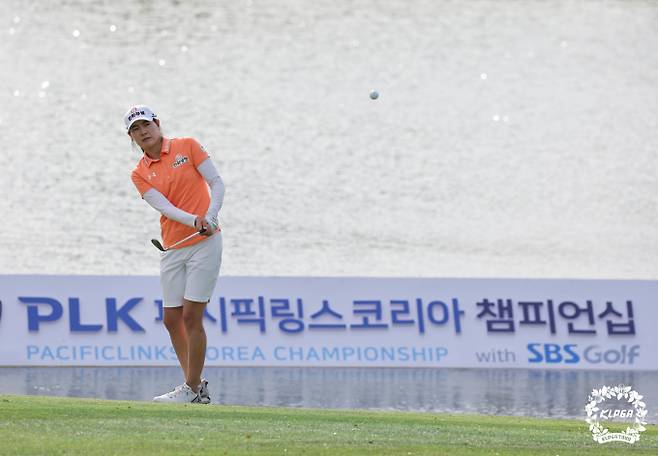 KLPGA 투어 PLK 퍼시픽링스 챔피언십 정상에 오른 이정민의 경기 모습. /사진= KLPGA