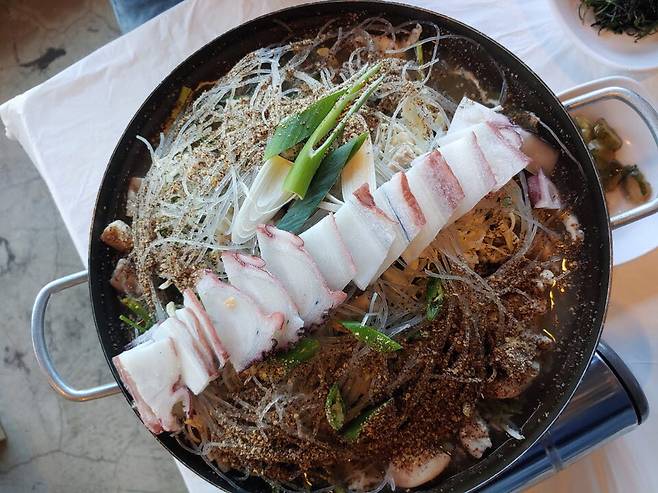 남경식당의 문어곱창전골