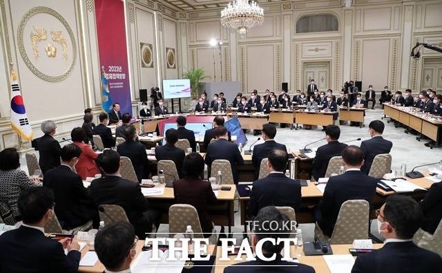 21일 청와대 영빈관에서 윤석열 대통령 주재로 제12차 비상경제민생회의 겸 제1차 국민경제자문회의가 열리고 있다. /뉴시스