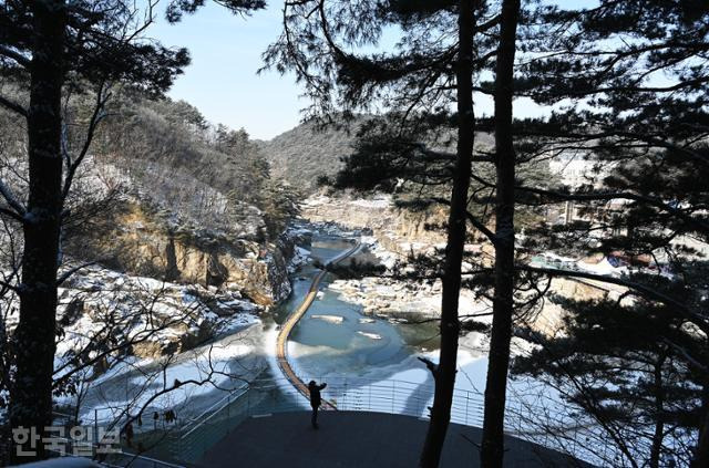 한탄강 주상절리길 순담계곡 쉼터 풍경.