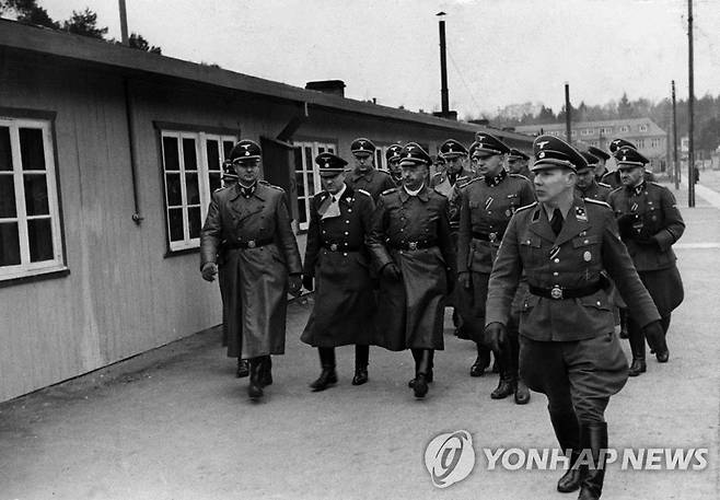 1941년 폴란드 그단스키 인근 슈투트호프 수용소에 모인 SS 나치 친위대 지휘관 [,AP 연합뉴스 자료사진. 재판매 및 DB 금지]