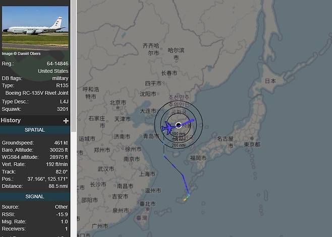 김여정 'ICBM 정상각 발사' 이튿날 美정찰기 휴전선 따라 비행   [항적 추적 서비스 ADSB익스체인지 갈무리]