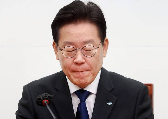이재명 더불어민주당 대표가 지난 9일 오전 국회에서 열린 최고위원회의에서 발언을 마친 뒤 입을 굳게 다물고 있다.ⓒ데일리안 박항구 기자