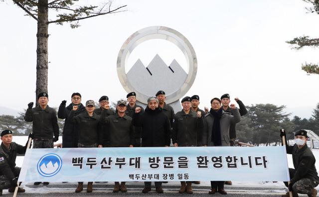 ▲ 방송통신위원회 한상혁 위원장은 23일 양구 육군 제21보병사단을 방문해 장병들을 격려했다.[방송통신위원회 제공]