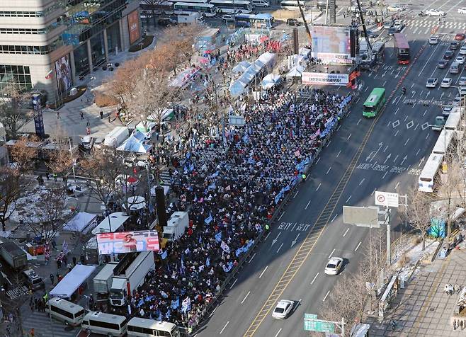 지난 17일 오후 서울 중구 세종대로에서 자유통일당 등 보수단체들이 집회를 하고 있다. 2022.12.17/ 사진= 뉴시스