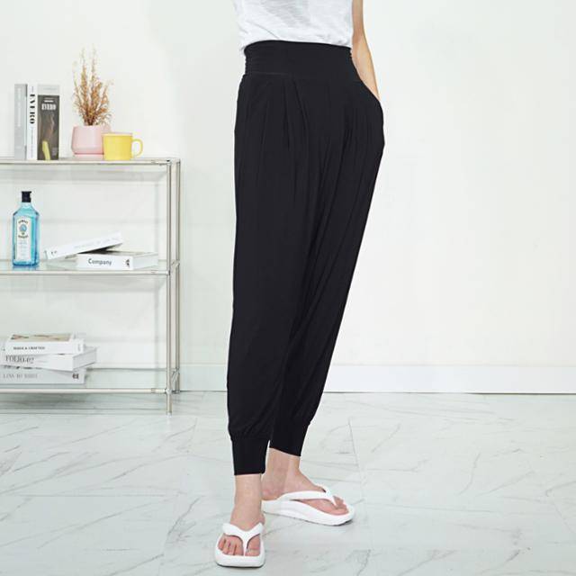 하이웨이스트 세미 배기 요가 조거 팬츠. 부창텍스타일 제공