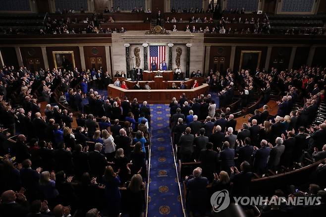 젤렌스키 대통령의 연설을 듣기 위해 모인 미 상하원 의원들 [EPA 연합뉴스자료사진. 재판매 및 DB 금지]