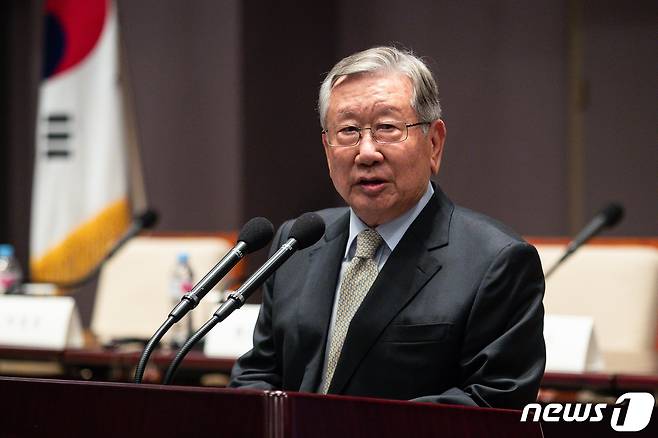 국민의힘 전당대회 선거관리위원장으로 내정된 유흥수 상임고문. 사진은 지난 11월 28일 한일친선협회중앙회 회장 자격으로  중구 프레스센터에서 열린 한일친선협회중앙회 주최 '한·일 국제협력 증진과 관계개선 방안' 세미나에서 개회사를 하고 있는 모습. ⓒ News1 유승관 기자