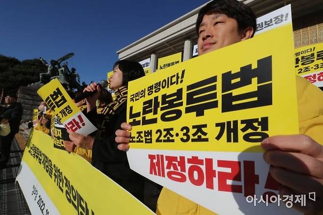 이정미 정의당 대표가 지난달 30일 국회 본청 앞 계단에서 '노란봉투법 제정을 위한 정의당 농성 돌입 기자회견'에서 발언을 하고 있다./윤동주 기자 doso7@