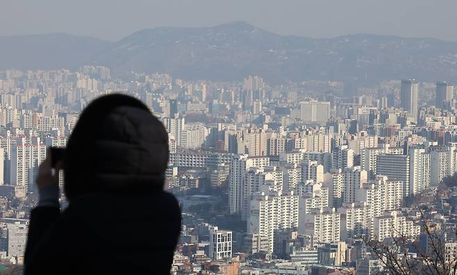 25일 오후 서울 남산에서 바라본 아파트 단지의 모습./연합뉴스