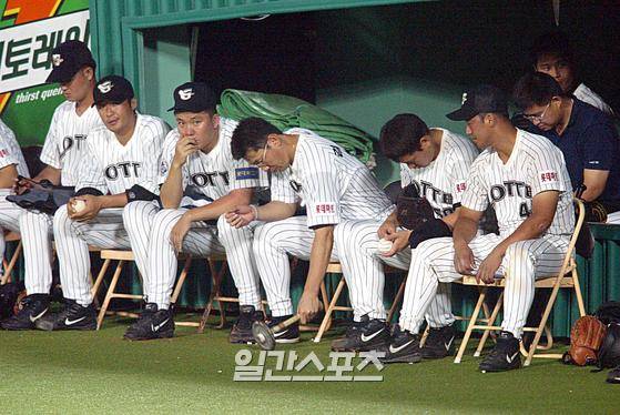 2002년 2할 승률로 최악의 성적을 남긴 롯데 자이언츠. IS 포토