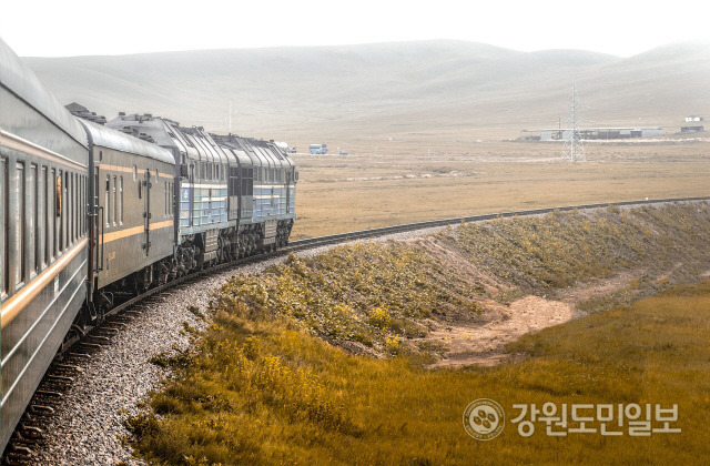 ▲ 양구 10대 뉴스- 3위 동서고속철도 첫삽(철도와 열차 이미지)