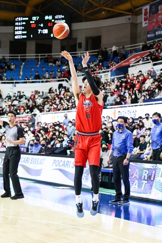 3점 슛 시도하는 이우석 [KBL 제공. 재판매 및 DB 금지]