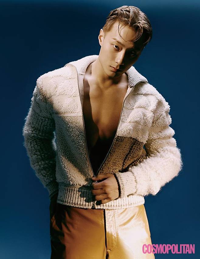 점퍼, 가죽 팬츠 모두 가격미정 보테가 베네타.