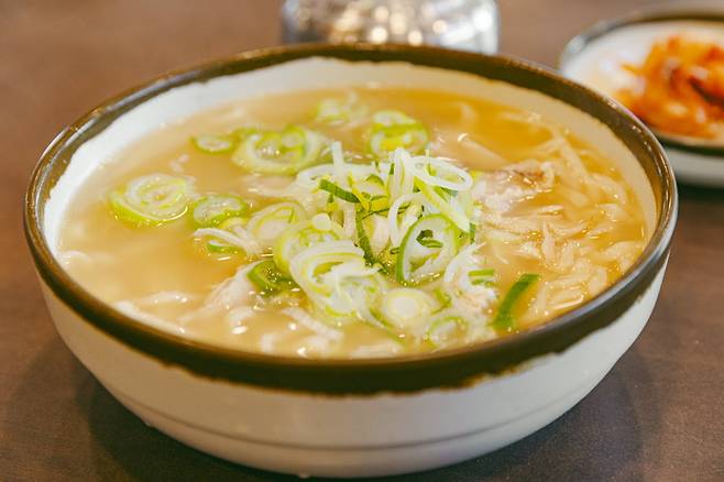 일산의 맛, 일산칼국수. 푸짐한 양도 장점이다