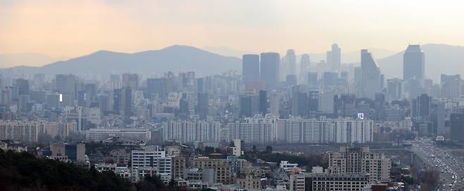 남산에서 바라본 한강 주변 아파트 모습. [연합]
