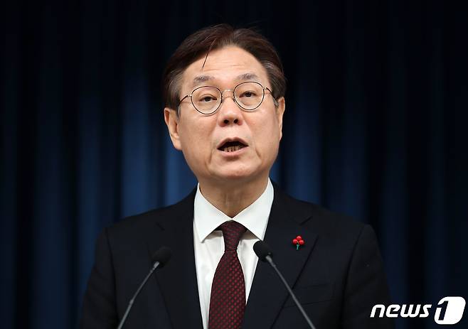 이관섭 국정기획수석이 28일 용산 대통령실 청사 브리핑룸에서 비영리민간단체 보조금 현황과 향후 계획을 발표하고 있다. 2022.12.28/뉴스1 ⓒ News1 오대일 기자