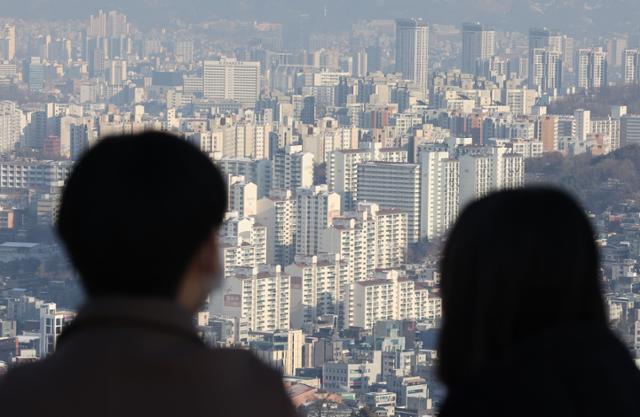 25일 오후 서울 남산에서 바라본 아파트 단지의 모습. 연합뉴스