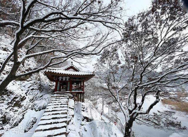 전주를 중심으로 한 문인들의 멋스러움이 배어 있는 한벽루.